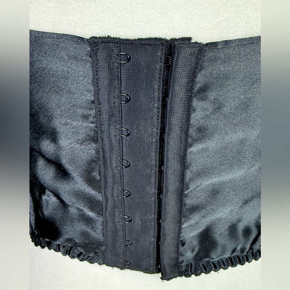 Victoria’s Secret Cropped Beaded Satin Bustier Top - Picture 7 of 8